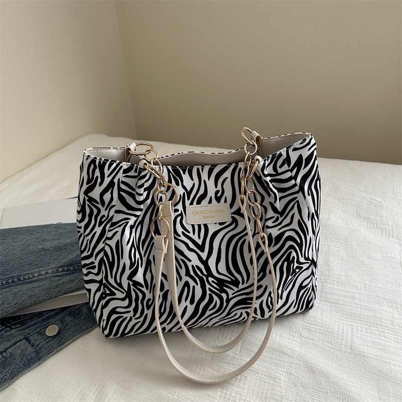 Large Capacity Animal Print Tote Bag Stylish Nylon Shoulder Bag For Women 8