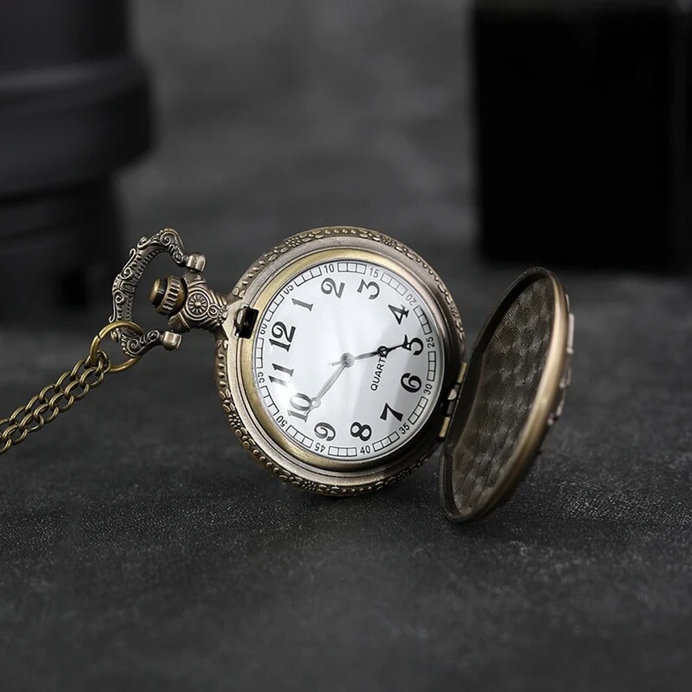 Vintage Playing Card Pocket Watch Necklace Luxury Quartz Pendant For Men Women 2