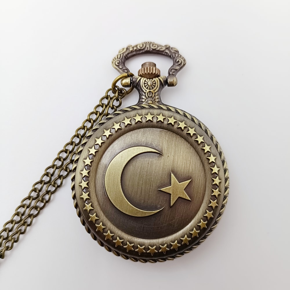Vintage Pocket Watch Necklace With Star Moon Engraving Quartz Pendant 5