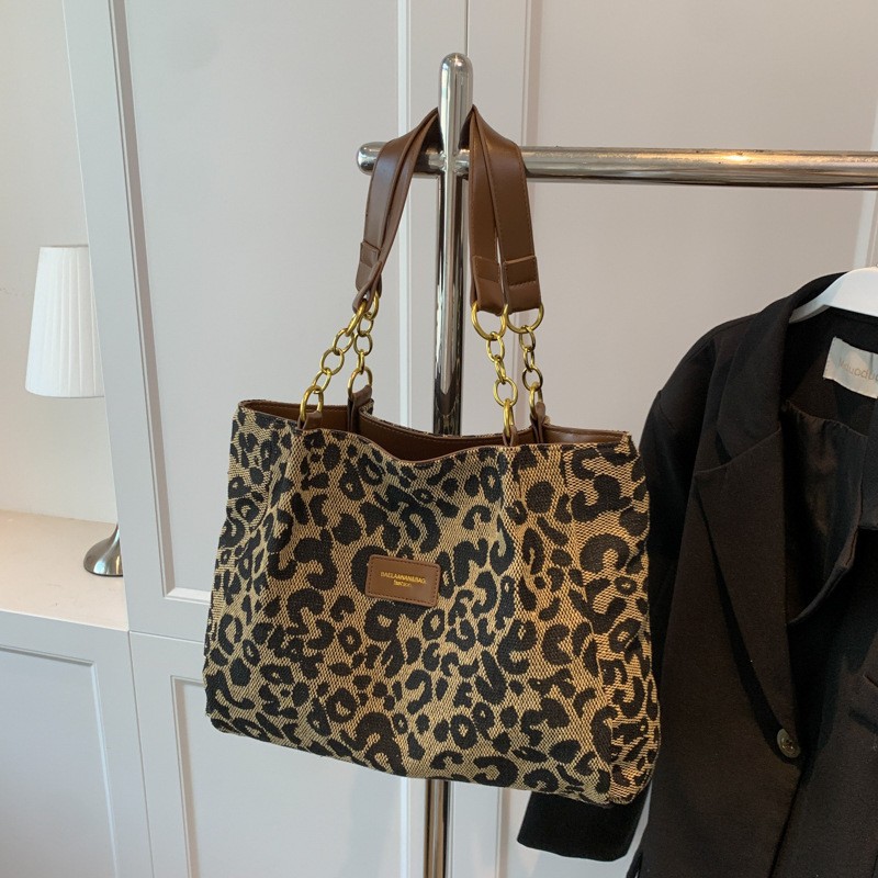 Retro Leopard Print Shoulder Bag Large Capacity Tote For Everyday Style 1