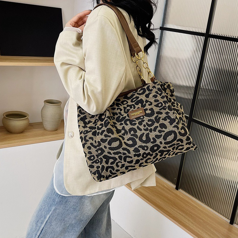 Retro Leopard Print Shoulder Bag Large Capacity Tote For Everyday Style 2