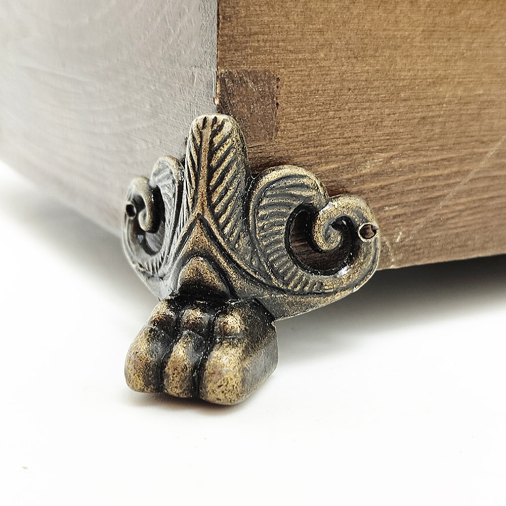 Vintage Bronze Corner Protectors For Furniture Boxes Durable Metal Corner Protectors Set With Screw 0