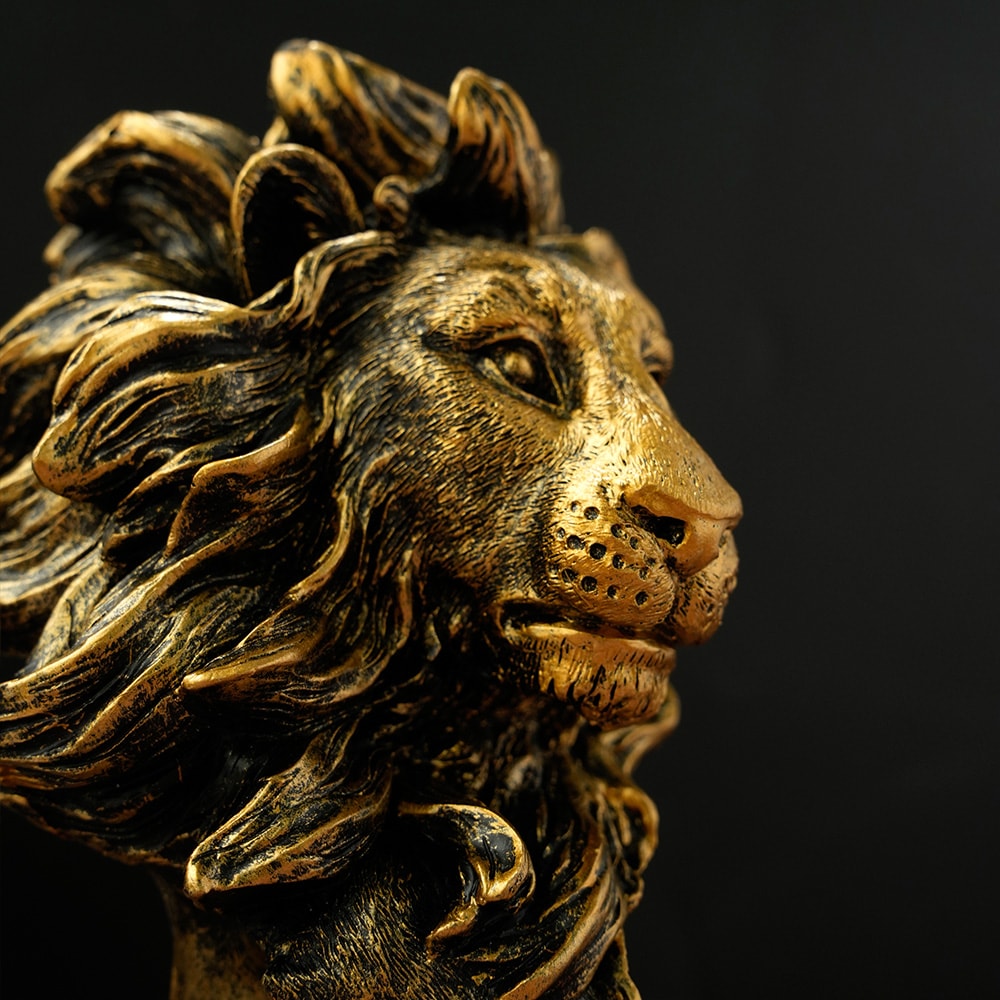Majestic Lion Statue Resin Decor Powerful Animal Sculpture for Home Office Display