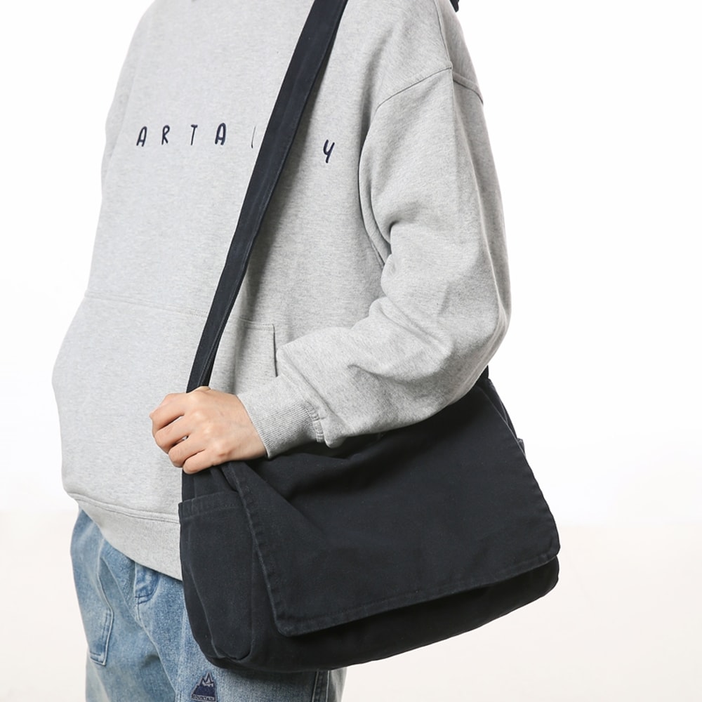 Minimalist Men Messenger Bag Large Capacity Casual Crossbody Travel Commuter Bag 4