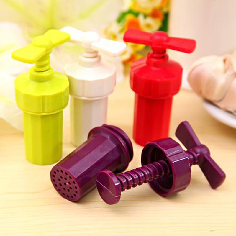 Ergonomic Twist Garlic Press Manual Crusher Easy Peel Kitchen Tool 1