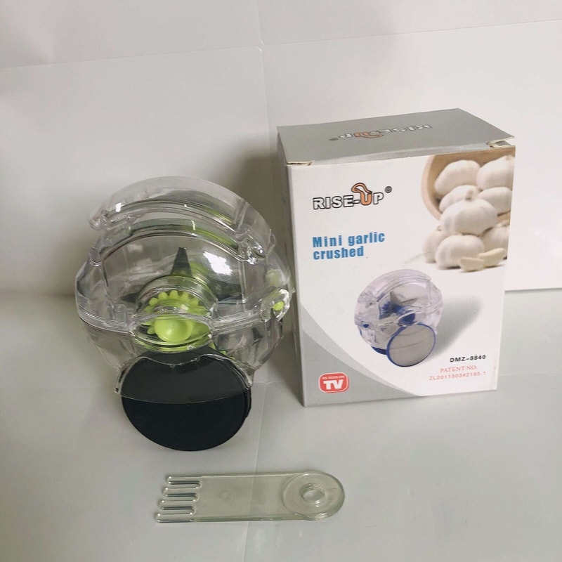 RollEase Garlic Crusher Roller Manual Garlic Mincer and Ginger Chopper