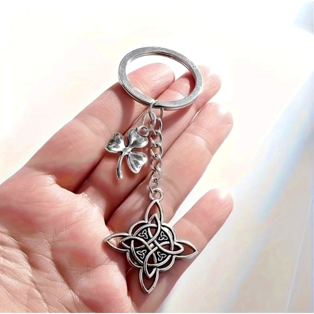 Celtic Trinity Knot Keychain Protection Amulet for Car Keys and Bags