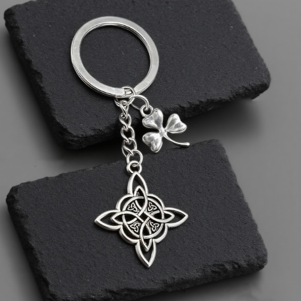 Celtic Trinity Knot Keychain Protection Amulet for Car Keys and Bags