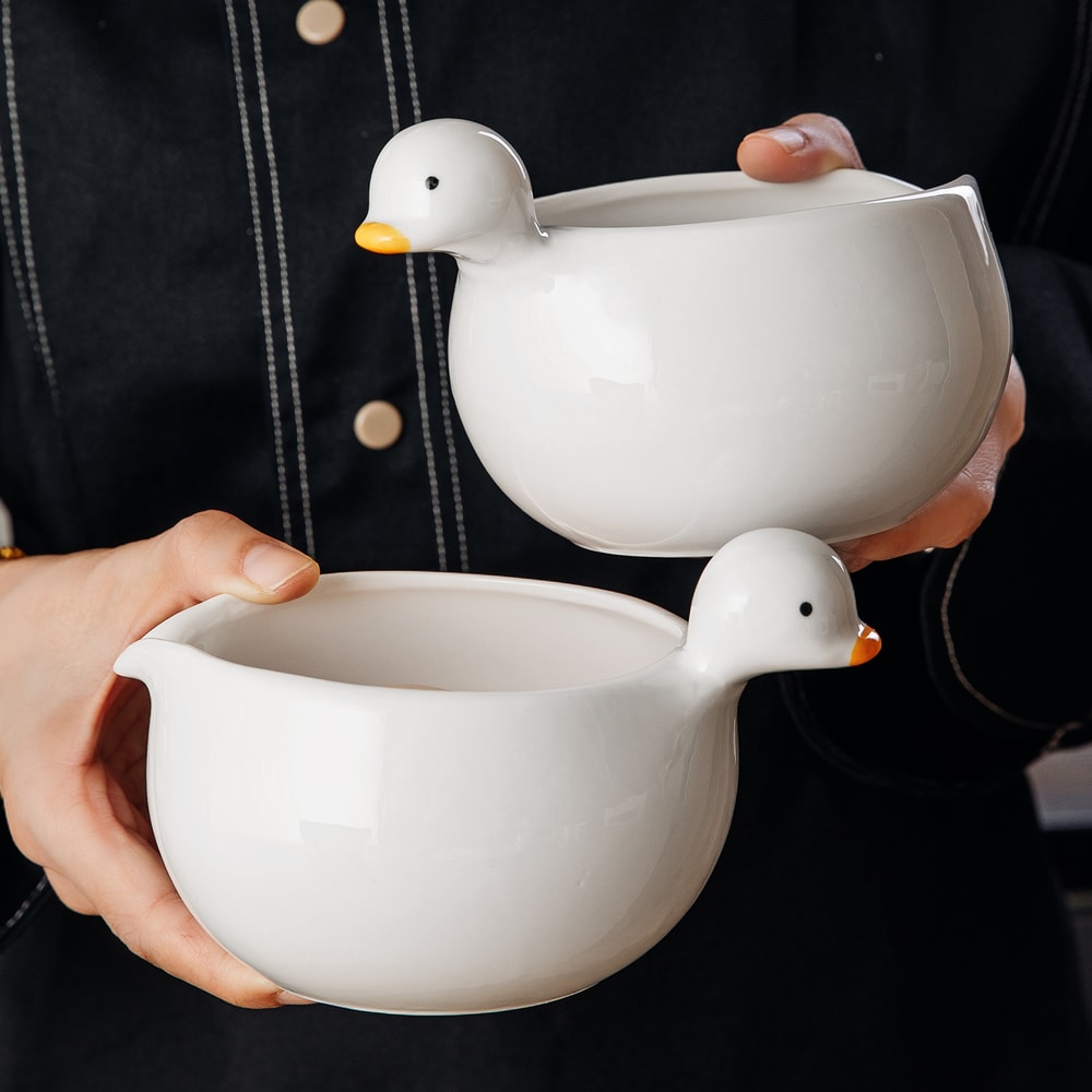 DuckNest Ceramic Egg Mixing Bowl With Spout For Easy Whisking Pouring 1