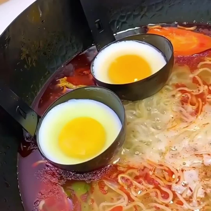 RapidBoil Stainless Steel Egg Steamer with Heat-Resistant Handle for Perfect Soft & Hard Boiled Eggs