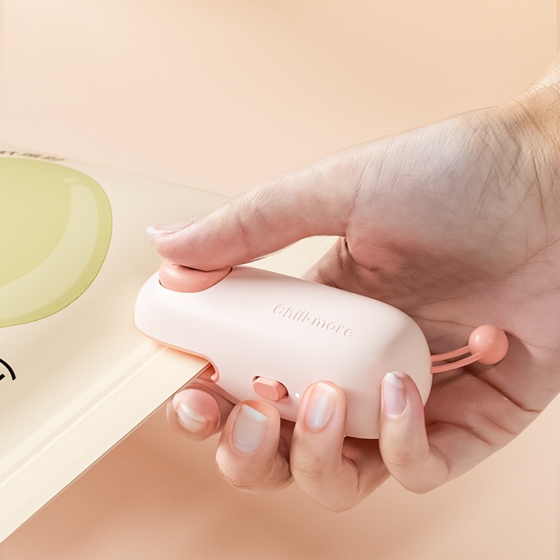 Rechargeable Mini Bag Sealer with Cutter Magnetic Chip Bag Heat Sealer for Kitchen Storage