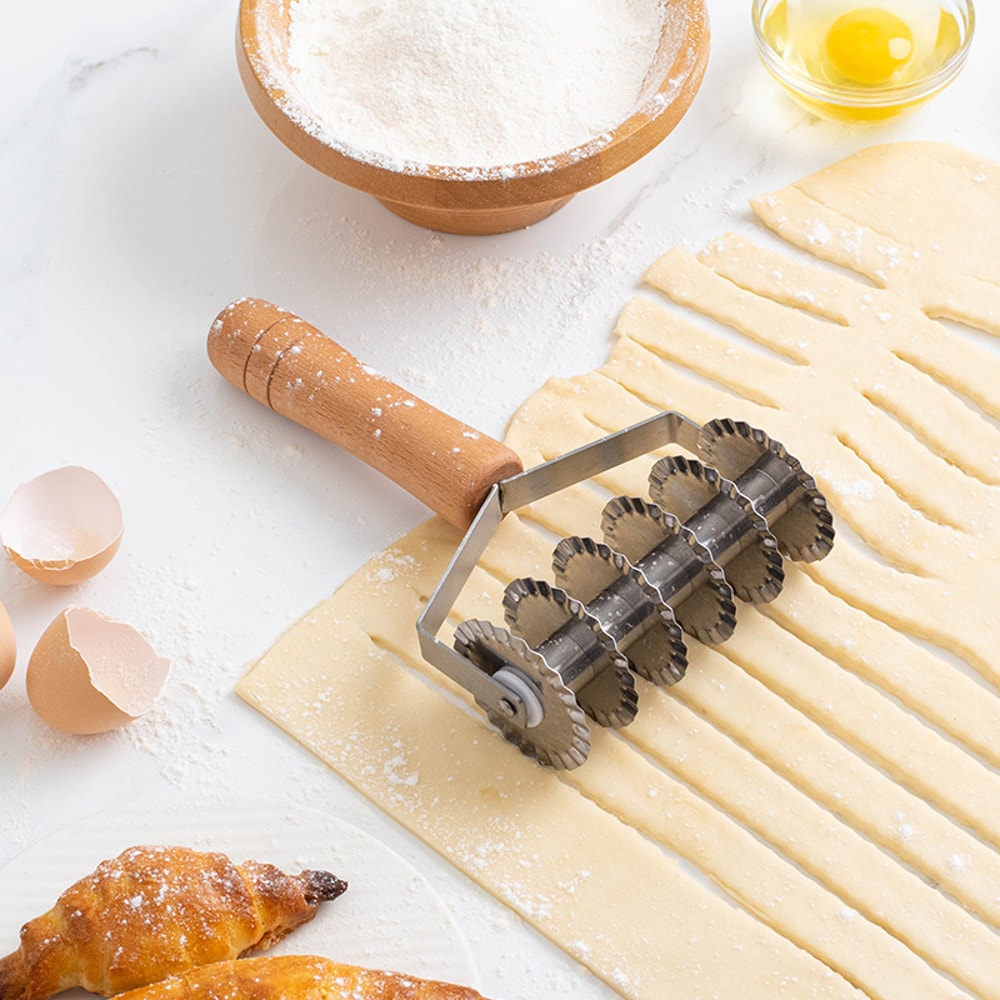 Pizza Cutter Wheel with Wooden Handle for Pastry, Dough & Baking