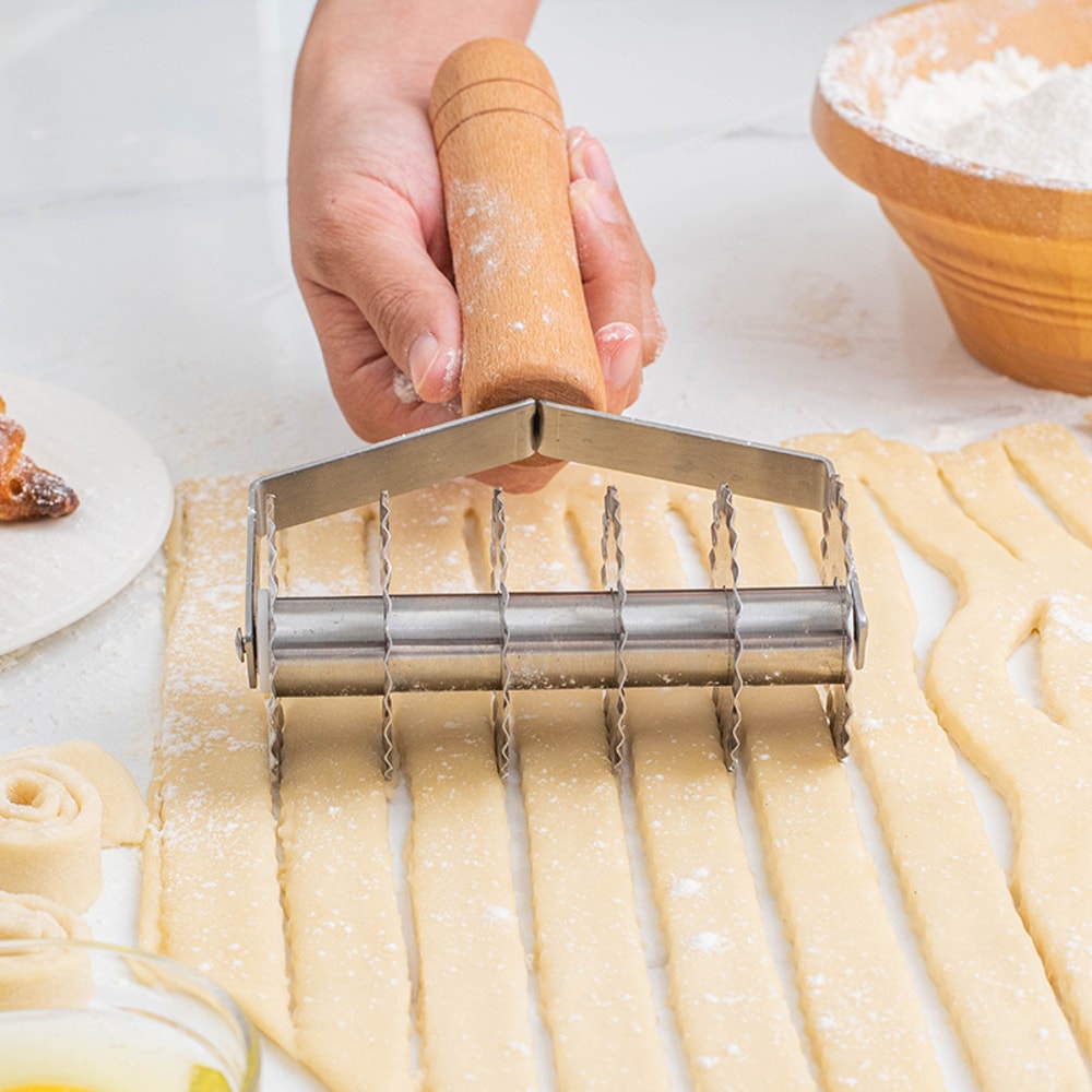 Pizza Cutter Wheel with Wooden Handle for Pastry, Dough & Baking