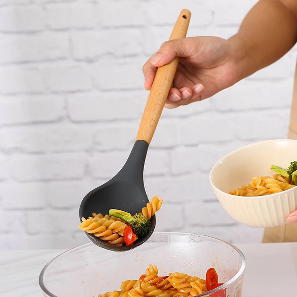 om80Kitchen-Silicone-Wooden-Handle-Kitchenware-Pot-Shovel-Soup-Spoon-Leaky-Spoon-Cooking-Tools-Kitchenware-Tableware.jpg