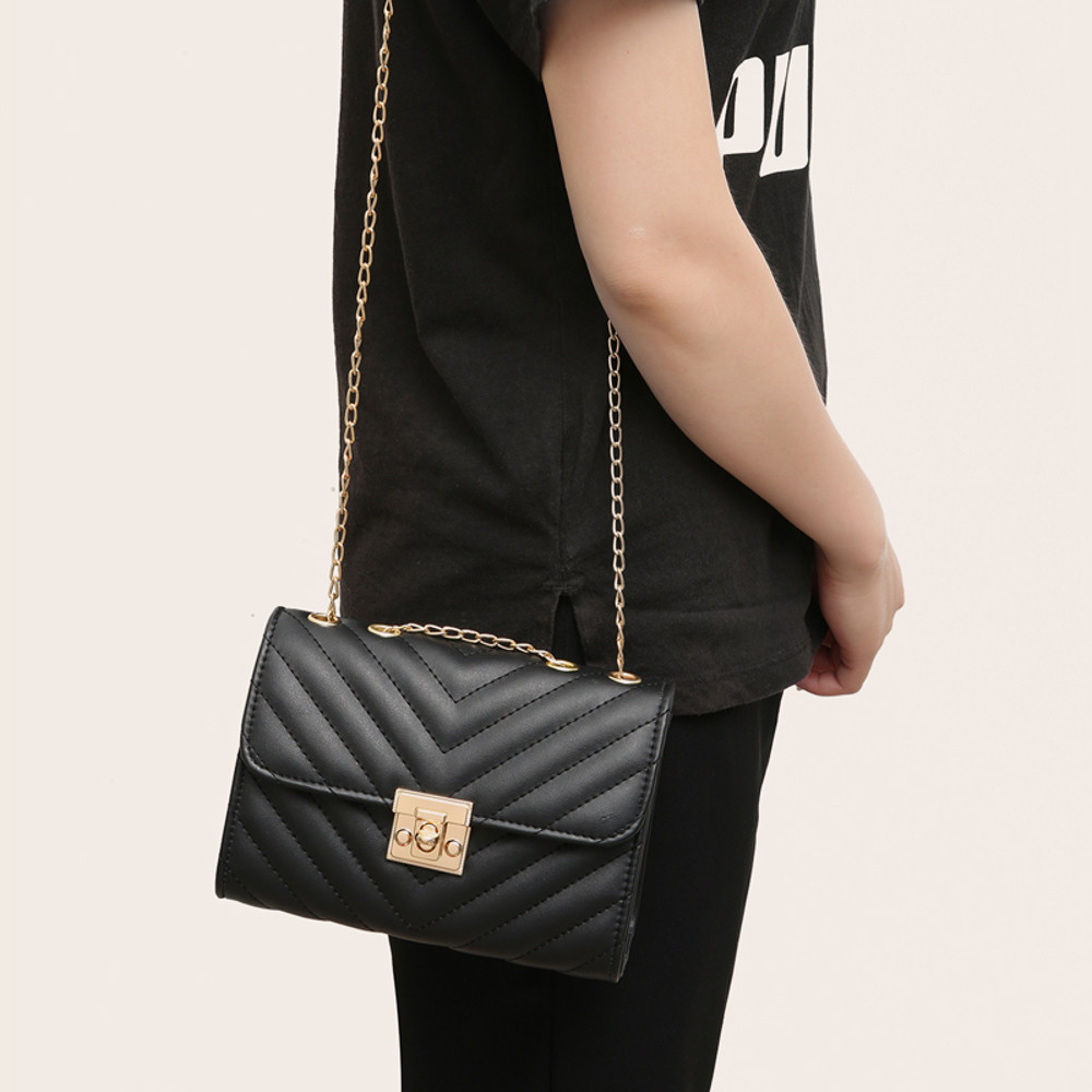 Lingge Chain Small Square Bag for Women, Stylish Lock Buckle Crossbody, Textured Shoulder Handbag for Casual Outfits