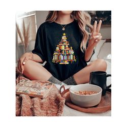 christmas book tree shirt,vintage christmas gift,book lovers christmas gift,bookworm christmas shirt,gift for teachers,s