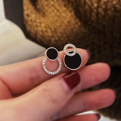 Black Rhinestone Asymmetrical Round Stud Earrings for Women - Elegant Hollow Design Jewelry pendientes mujer