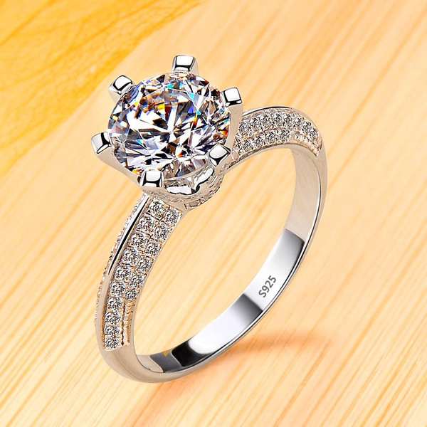 TroQNever-Fade-Luxury-Classic-18K-White-Gold-Color-Ring-Solitaire-2-Carat-Zirconia-Diamant-Wedding-Band.jpg