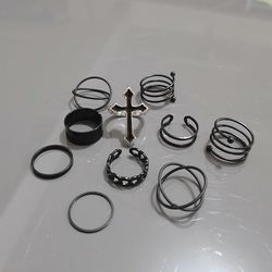 Vintage Punk Women's Ring Set: Simple Black Cross Chain Joint Rings for Stylish Accessories & Gifts
