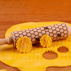 Wooden Honeycomb Pattern Embossed Rolling Pin