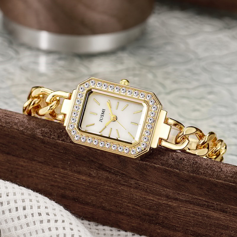 Ladies Luxury Quartz Watch with Diamond-Inlaid Buckle and Steel Strip