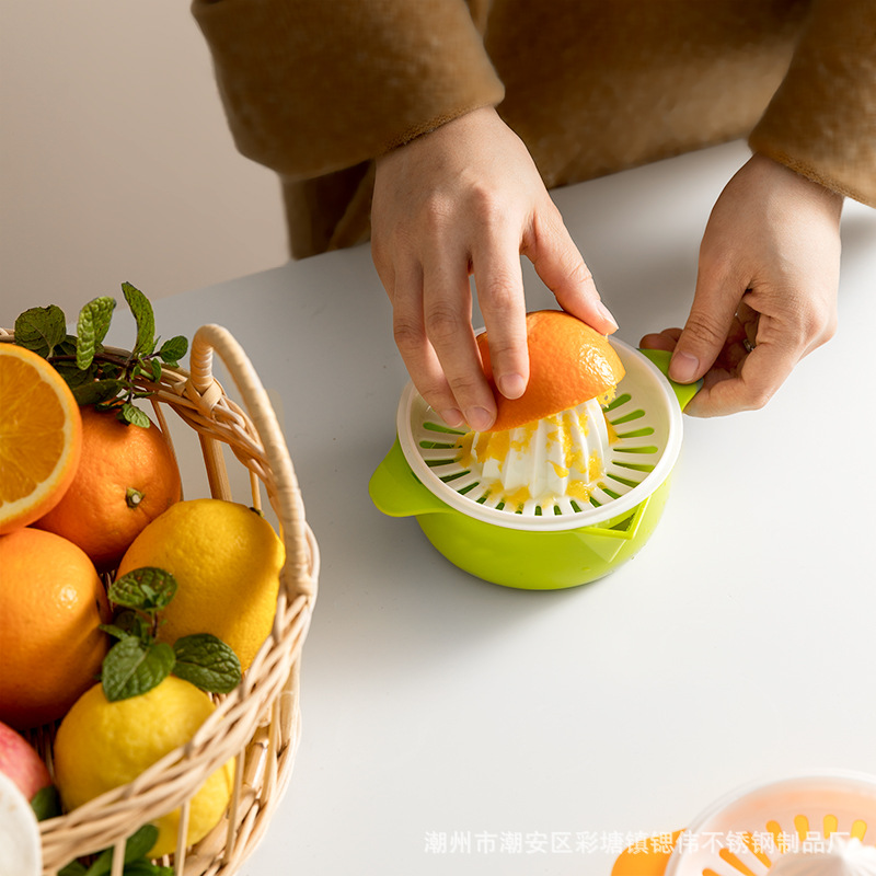 Portable Manual Citrus Juicer Handheld Fruit Squeezer for Fresh Juice, random color