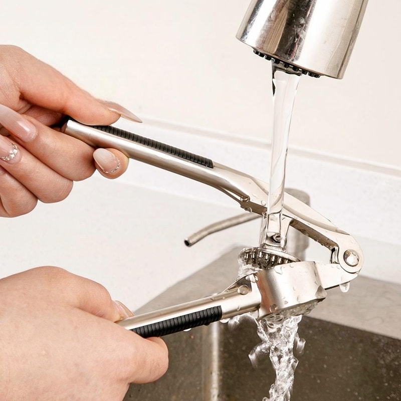 Ergonomic Stainless Steel Garlic Press Easy To Use Clean Mincer Crusher For Effortless Garlic Prep 3