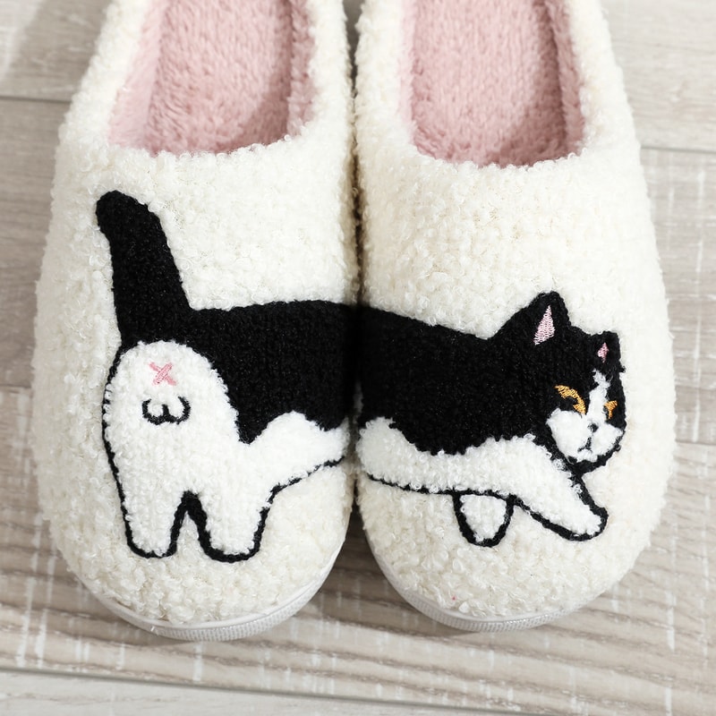 Cow Cat Embroidered Plush Slippers Comfortable & Warm Non-Slip Indoor Woolen Slippers for Men and Women.