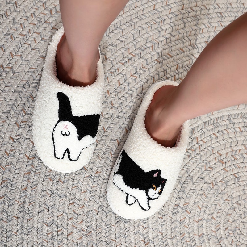 Cow Cat Embroidered Plush Slippers Comfortable & Warm Non-Slip Indoor Woolen Slippers for Men and Women.