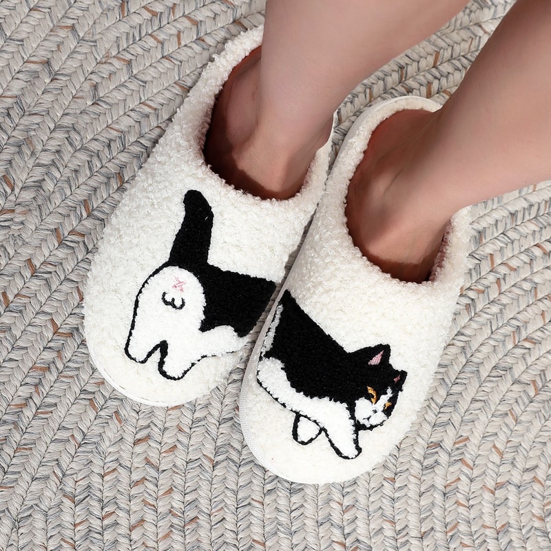 Cow Cat Embroidered Plush Slippers Comfortable & Warm Non-Slip Indoor Woolen Slippers for Men and Women.