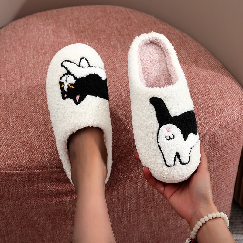Cow Cat Embroidered Plush Slippers Comfortable & Warm Non-Slip Indoor Woolen Slippers for Men and Women.