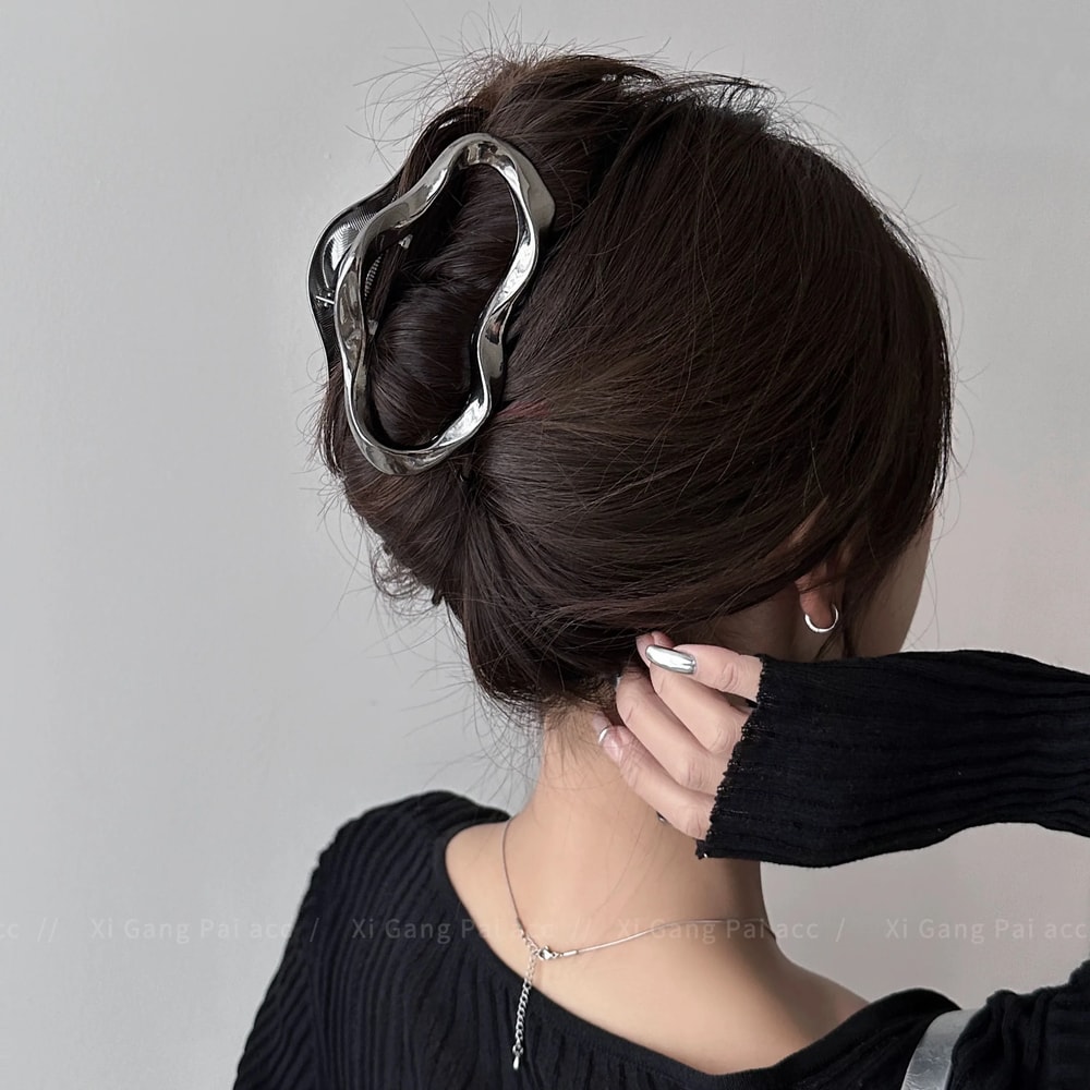 Elegant Gold Hollow Liquid Hair Claw Clip Trendy Metal Hairpin For Women 2