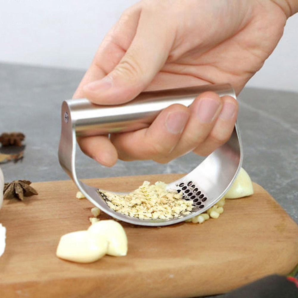 Stainless Steel Garlic Press Ginger Crusher Manual Kitchen Tool For Fruits Vegetables And Herbs 1