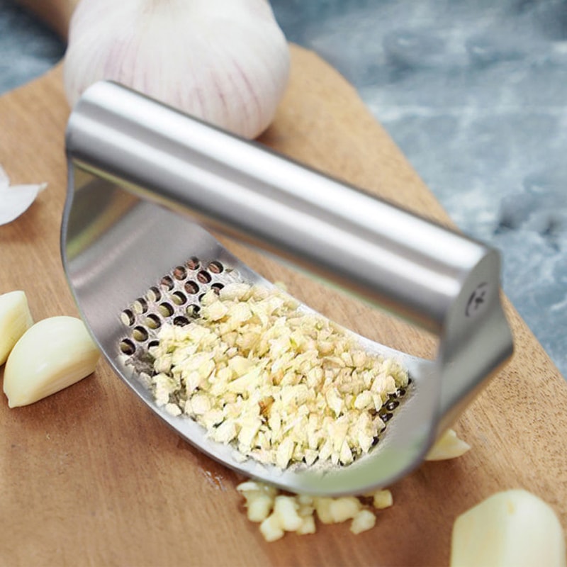 Stainless Steel Garlic Press Ginger Crusher Manual Kitchen Tool For Fruits Vegetables And Herbs 2