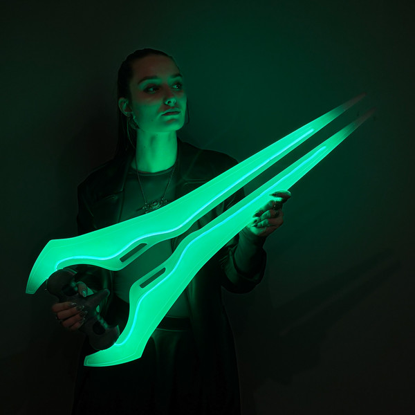 halo energy sword with rgb lights prop replica by Blasters4Masters 11.jpg