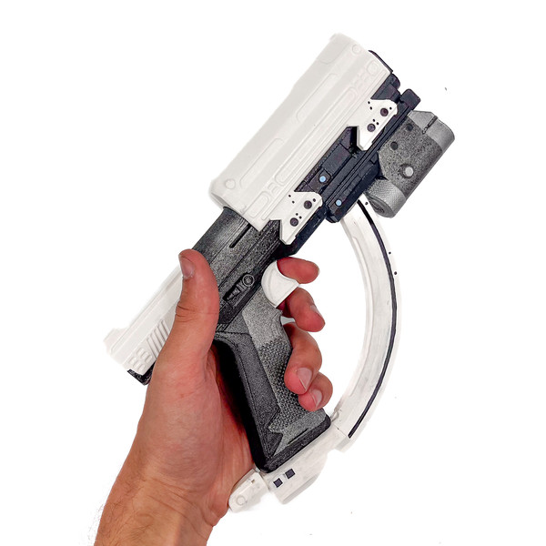 Forerunner prop replica Destiny 2 gun 1.jpg