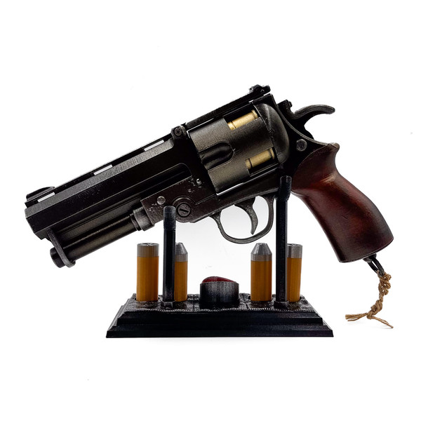 Hellboy Good Samaritan revolver prop replica 5.jpg