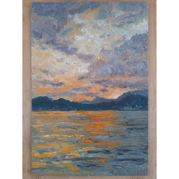 I used the golden shades of sunset to create a warm and cozy atmosphere that conveys my love for the sea element.
