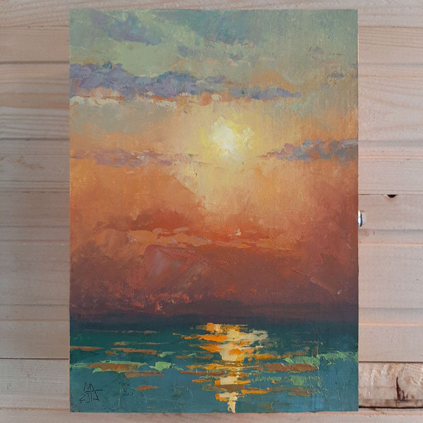 In this painting I used bright and saturated colors to convey the atmosphere of the sunset and emphasize its majesty.