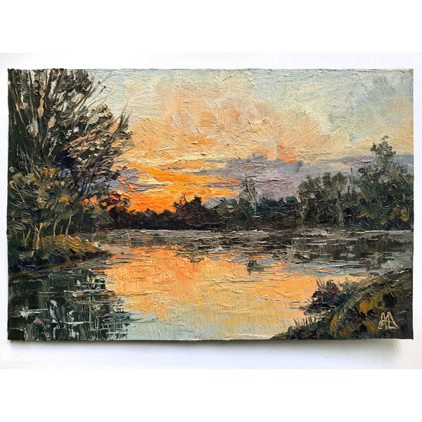 Textural strokes emphasize the volume and texture of Reflection of the evening sun in the surface of the Pond.