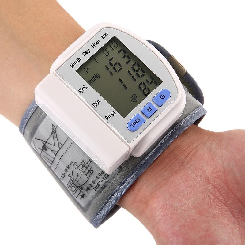CK 102S Digital Wrist Blood Pressure Monitor With Heart Rate Tracking And Large LCD Display 4
