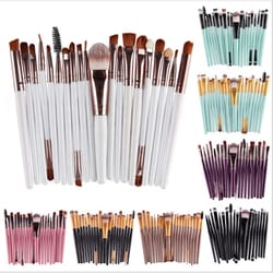 makeup brush set with wooden handles & soft nylon bristles for flawless beauty application