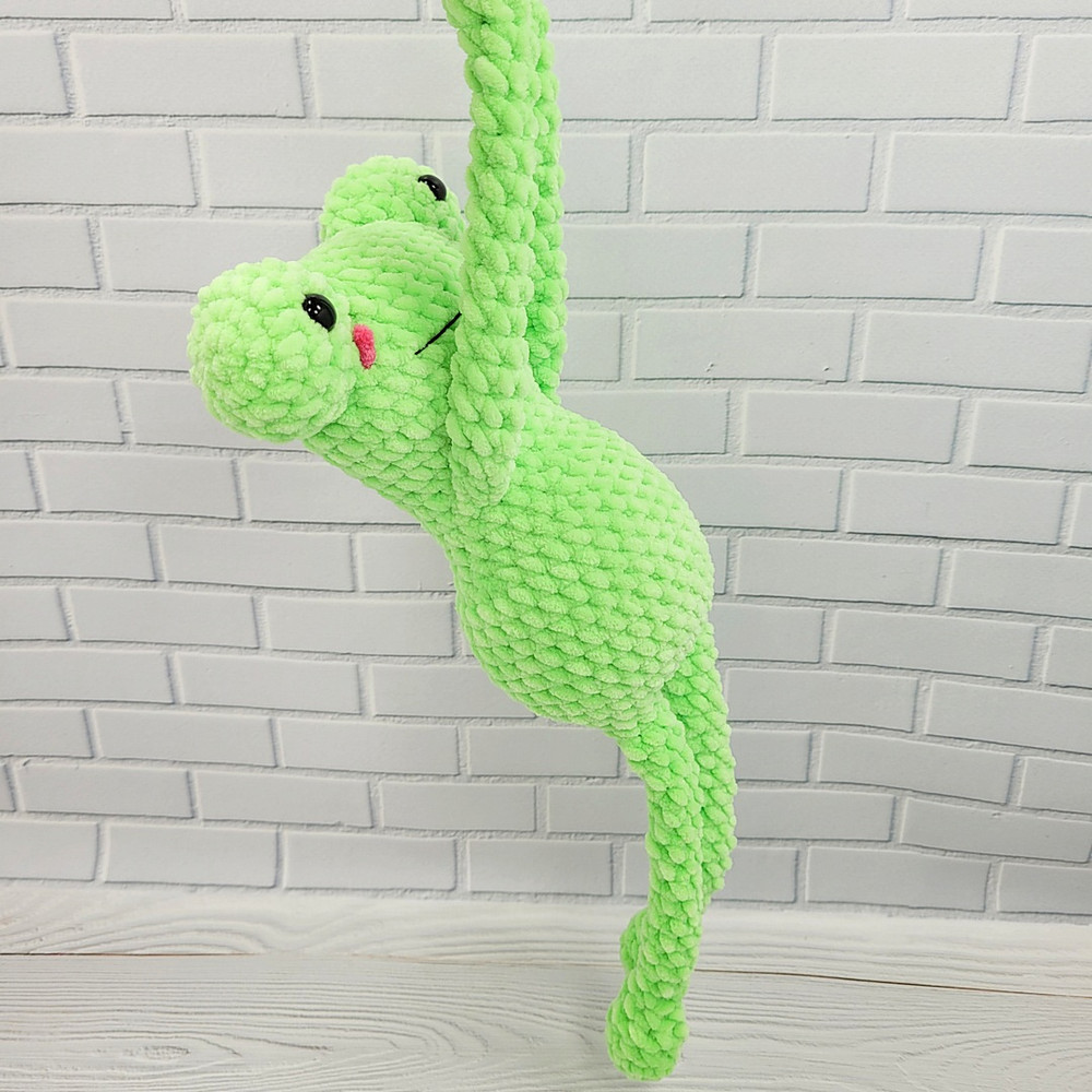 Leggy Frog plushyинс.jpg