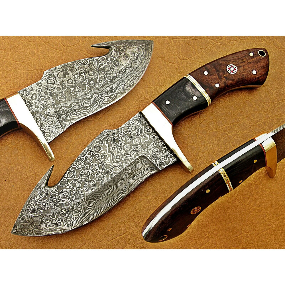Superb Damascus Knife.jpg