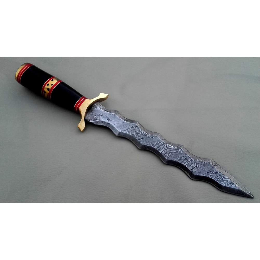 Beautifuul Damascus Knife.jpg