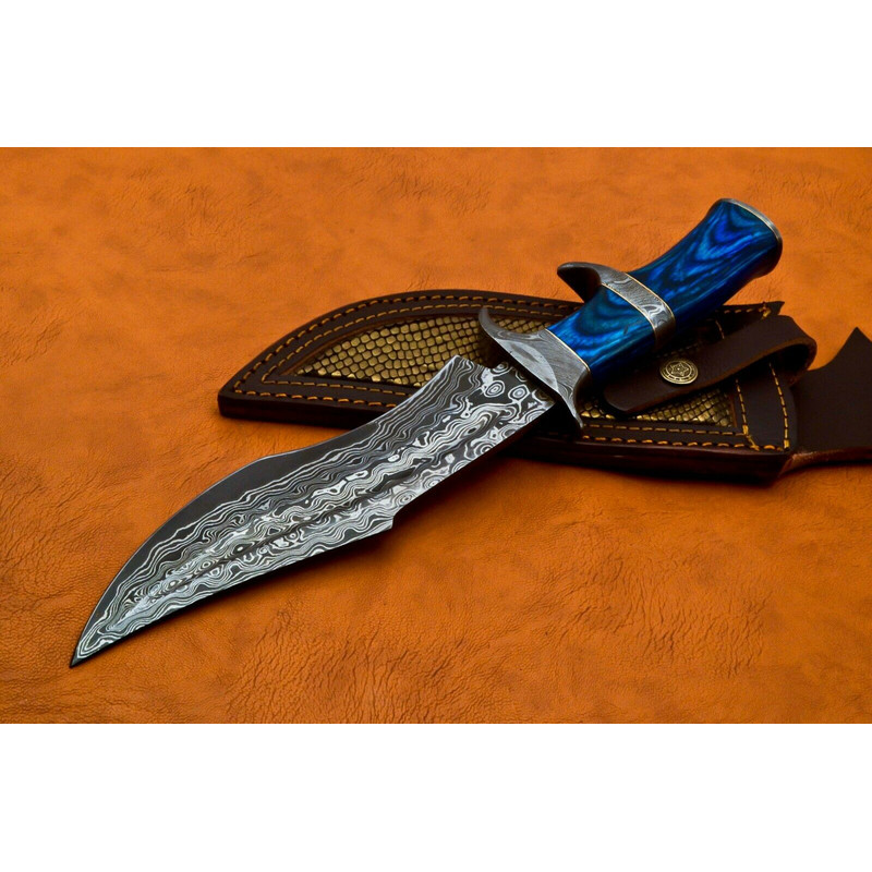 Beautifull Damascus Knife.jpg