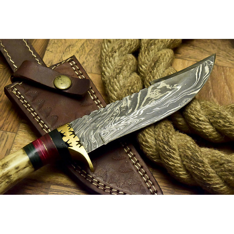 Superb Damascus Knife.jpg
