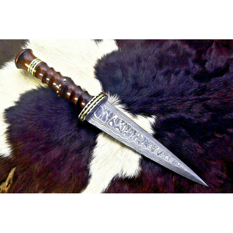 Damascus Knife.jpg