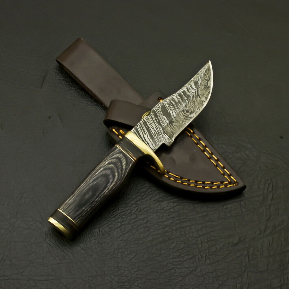 Fabolous Damascus Knife.jpg