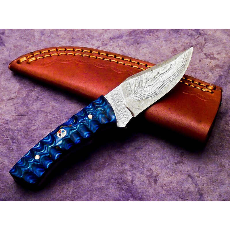 Beautifull Damascus Knife.jpg